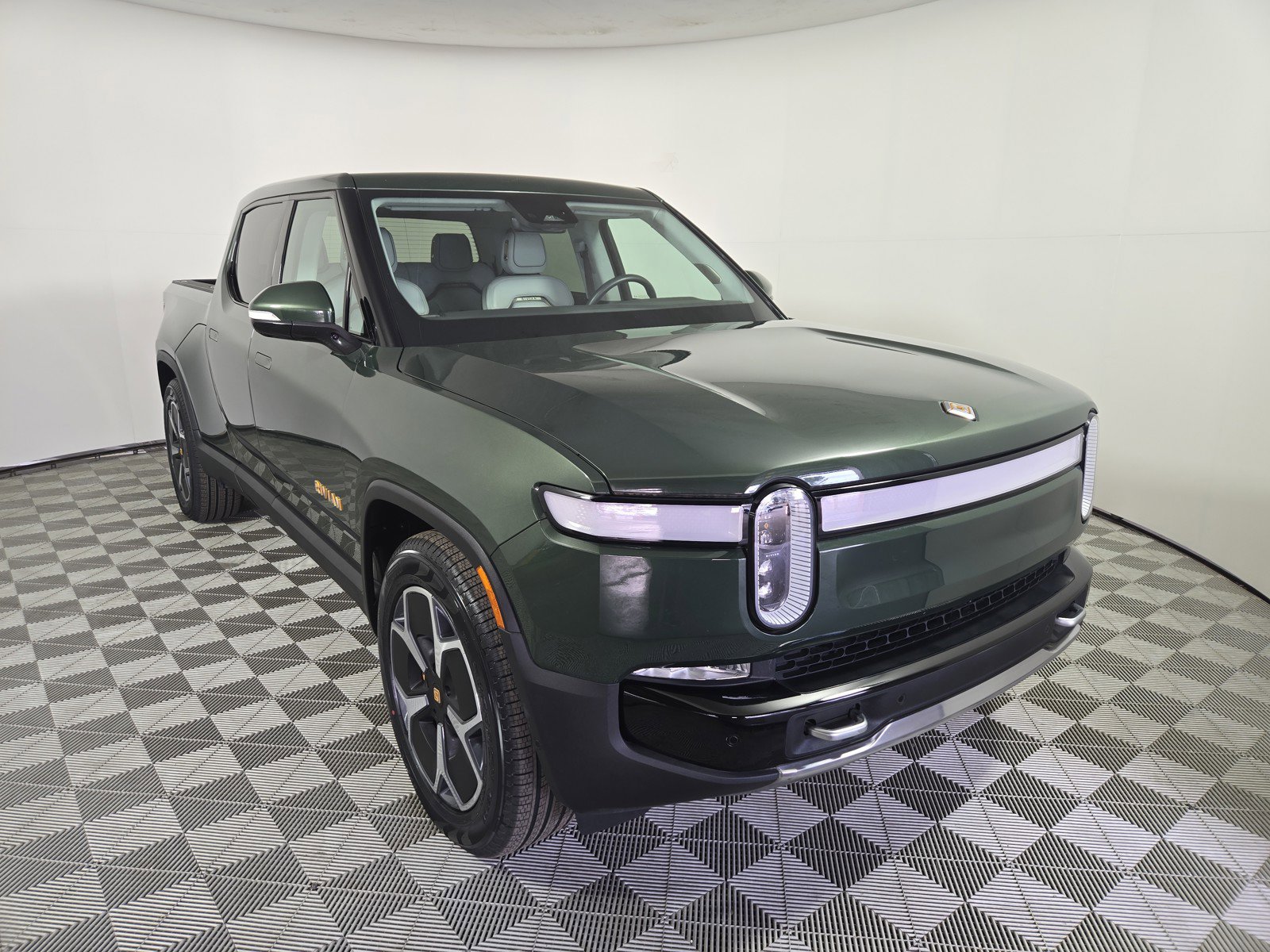 Used 2023 Rivian R1T Adventure image 7