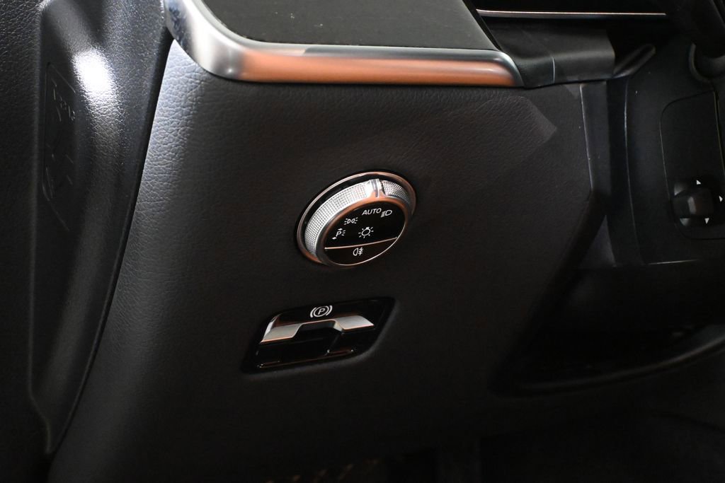 Used 2023 Mercedes-Benz GLC 300 4MATIC image 27