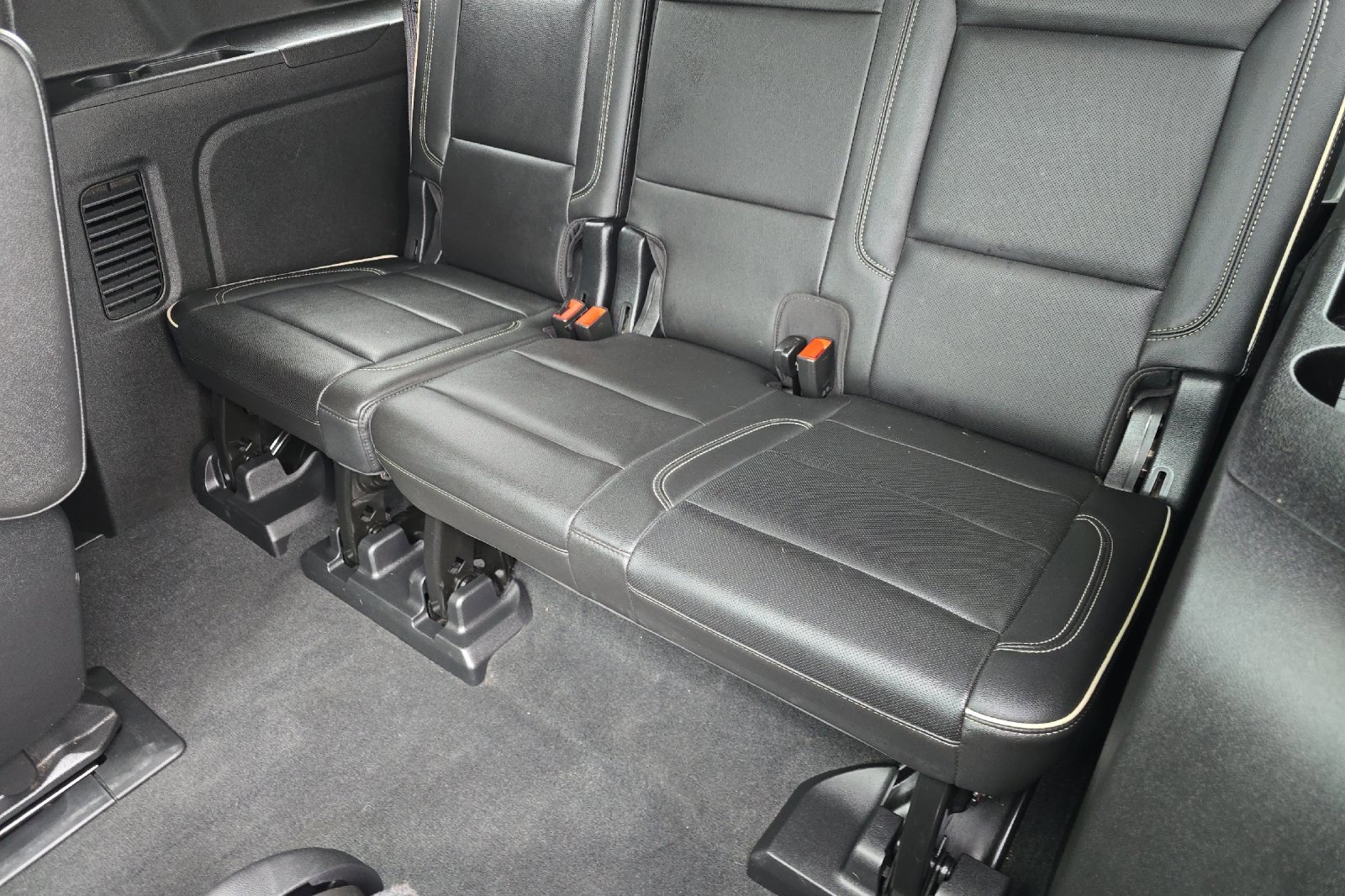 Used 2021 Chevrolet Suburban Premier w/ Premium Package image 15