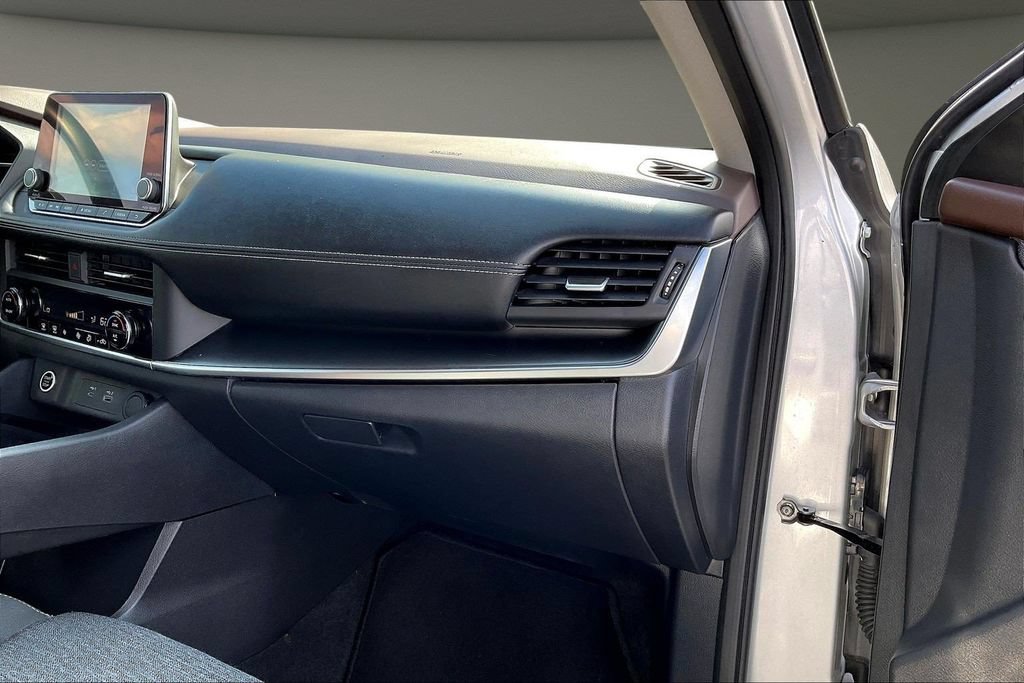 Used 2023 Nissan Rogue SV FWD image 29