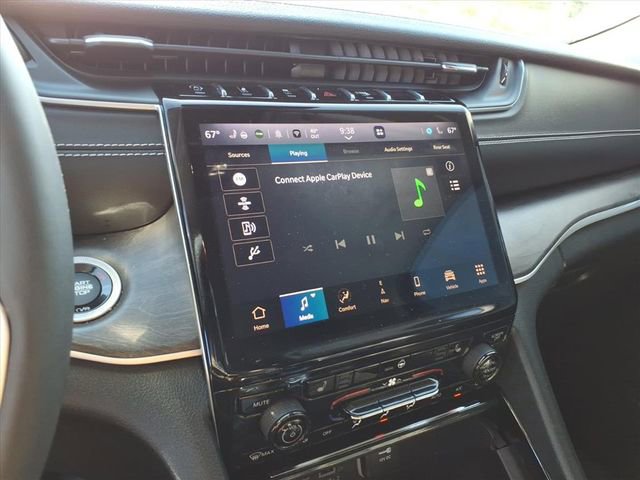 Used 2023 Jeep Grand Cherokee L Limited w/ Luxury Tech Group II image 21