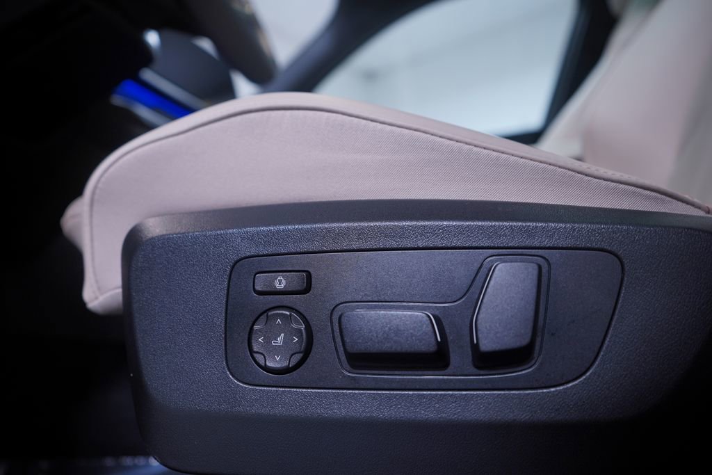 Used 2025 BMW X3 xDrive30i w/ M Sport Package image 17