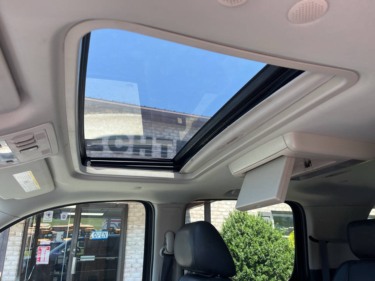 Used 2012 GMC Yukon XL Denali AWD/4WD image 27