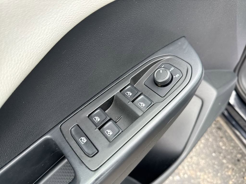 Used 2025 Volkswagen Taos S image 13