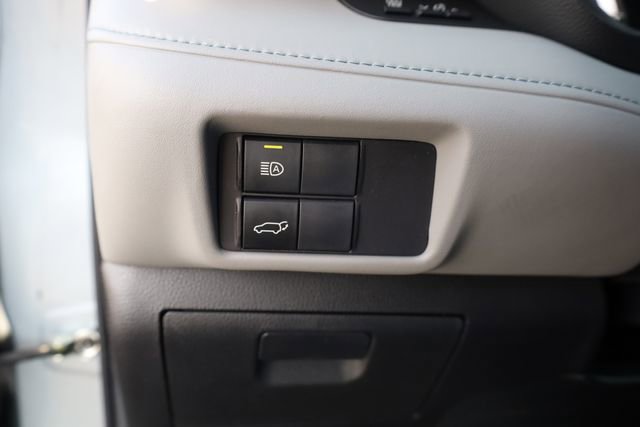 Used 2022 Toyota Highlander LE image 13