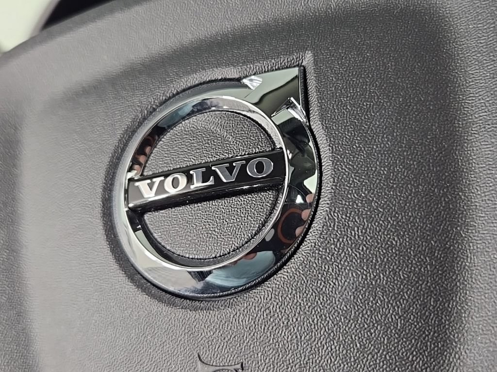 Certified 2026 Volvo XC40 B5 Plus AWD/4WD image 27