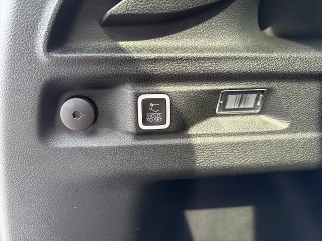 Used 2023 Jeep Grand Cherokee L Limited AWD/4WD image 12