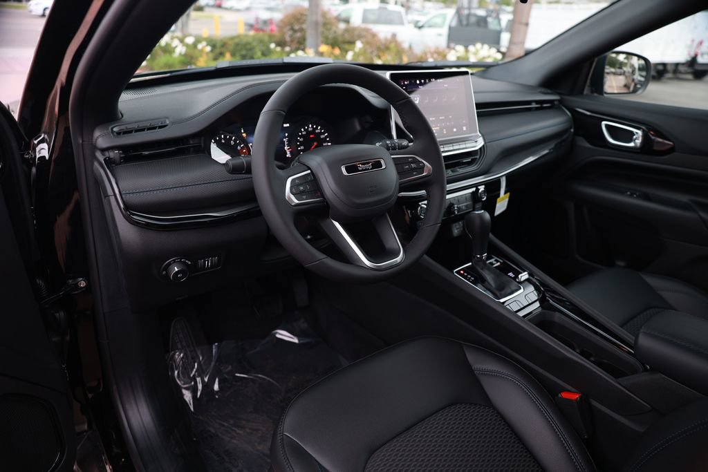 New 2026 Jeep Compass Latitude image 10