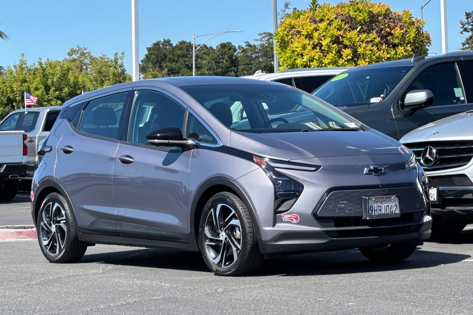 Used 2023 Chevrolet Bolt LT w/ Infotainment Package FWD image 2