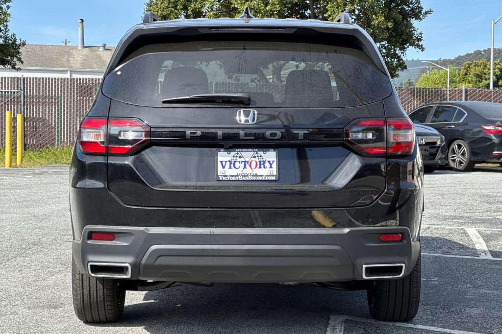New 2025 Honda Pilot Sport image 5
