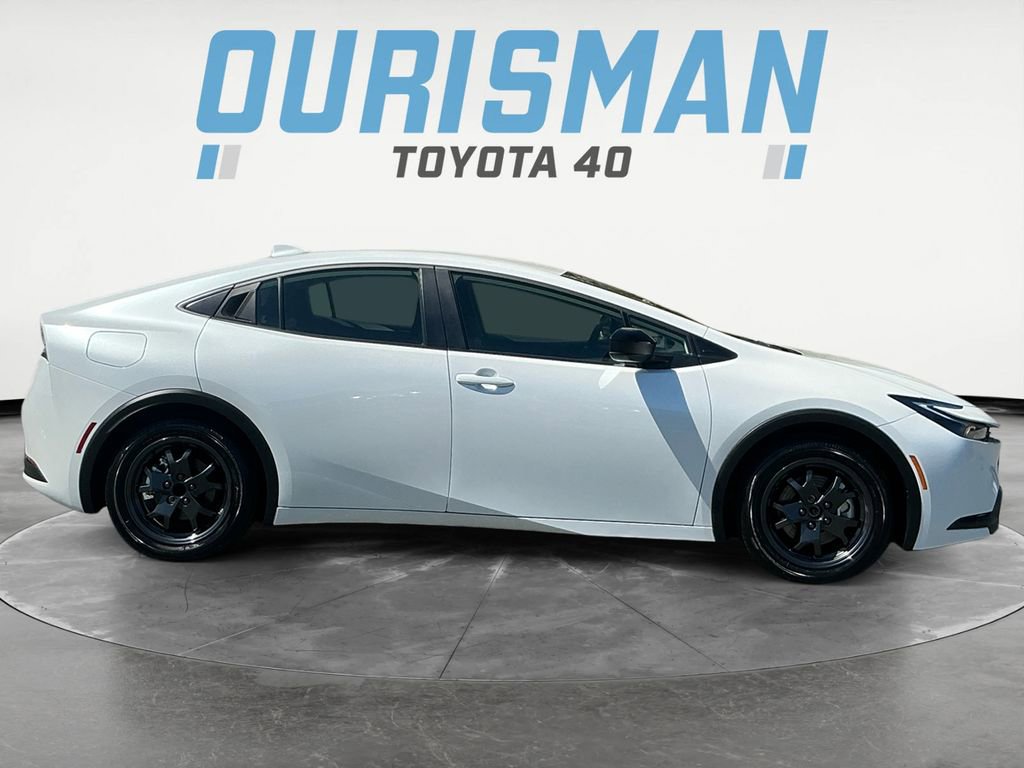 Used 2025 Toyota Prius Plug-In Hybrid image 8