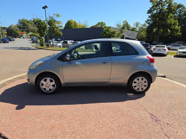 Used 2009 Toyota Yaris 2-Door Hatchback w/ Convenience Pkg FWD image 2