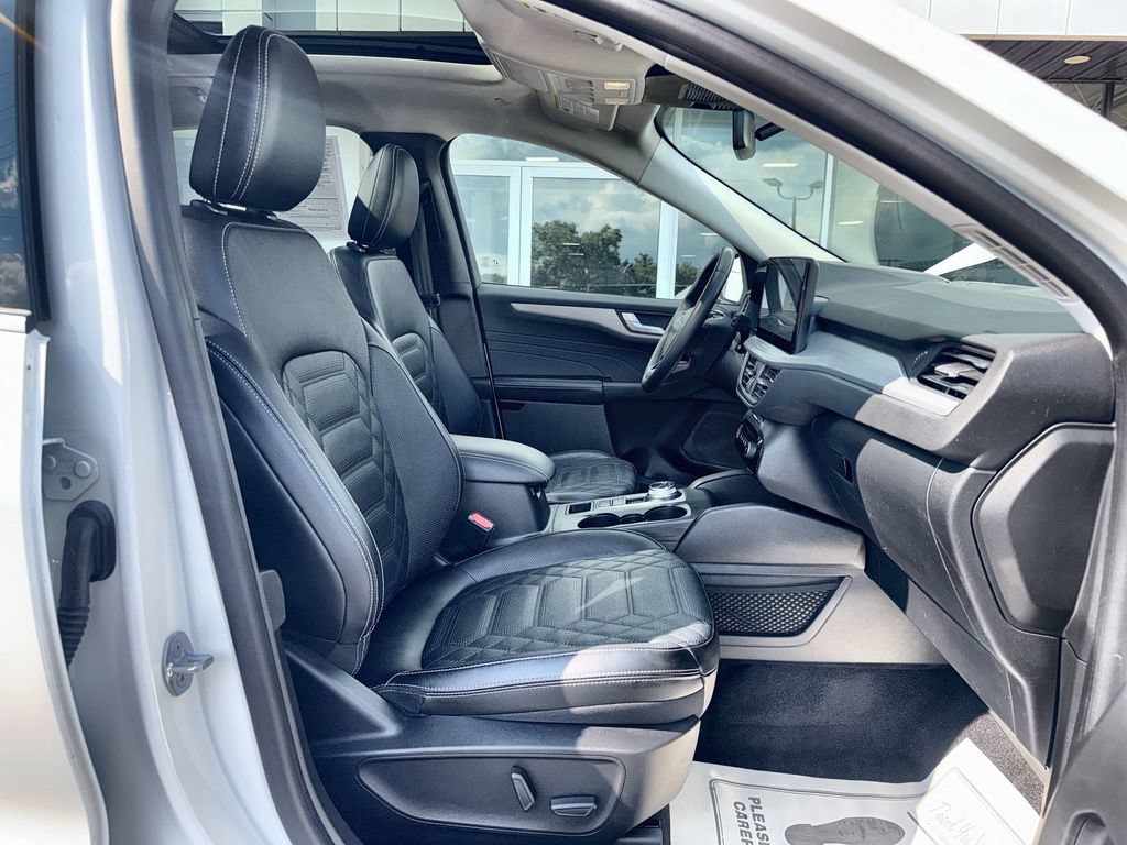 Used 2023 Ford Escape Platinum w/ Premium Technology Package AWD/4WD image 28