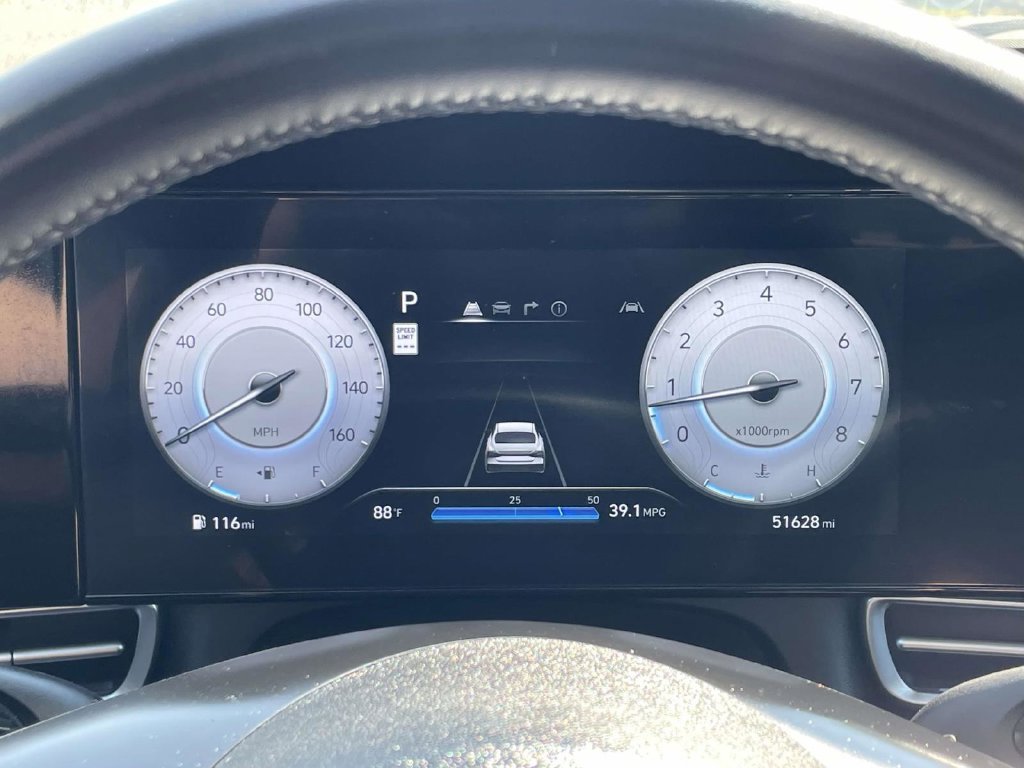Used 2025 Hyundai Elantra SEL FWD image 29