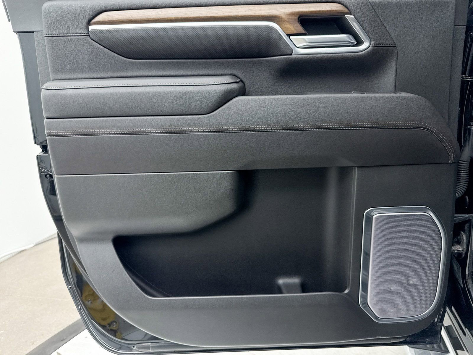 Used 2024 Chevrolet Silverado 2500 High Country w/ High Country Premium Package image 44