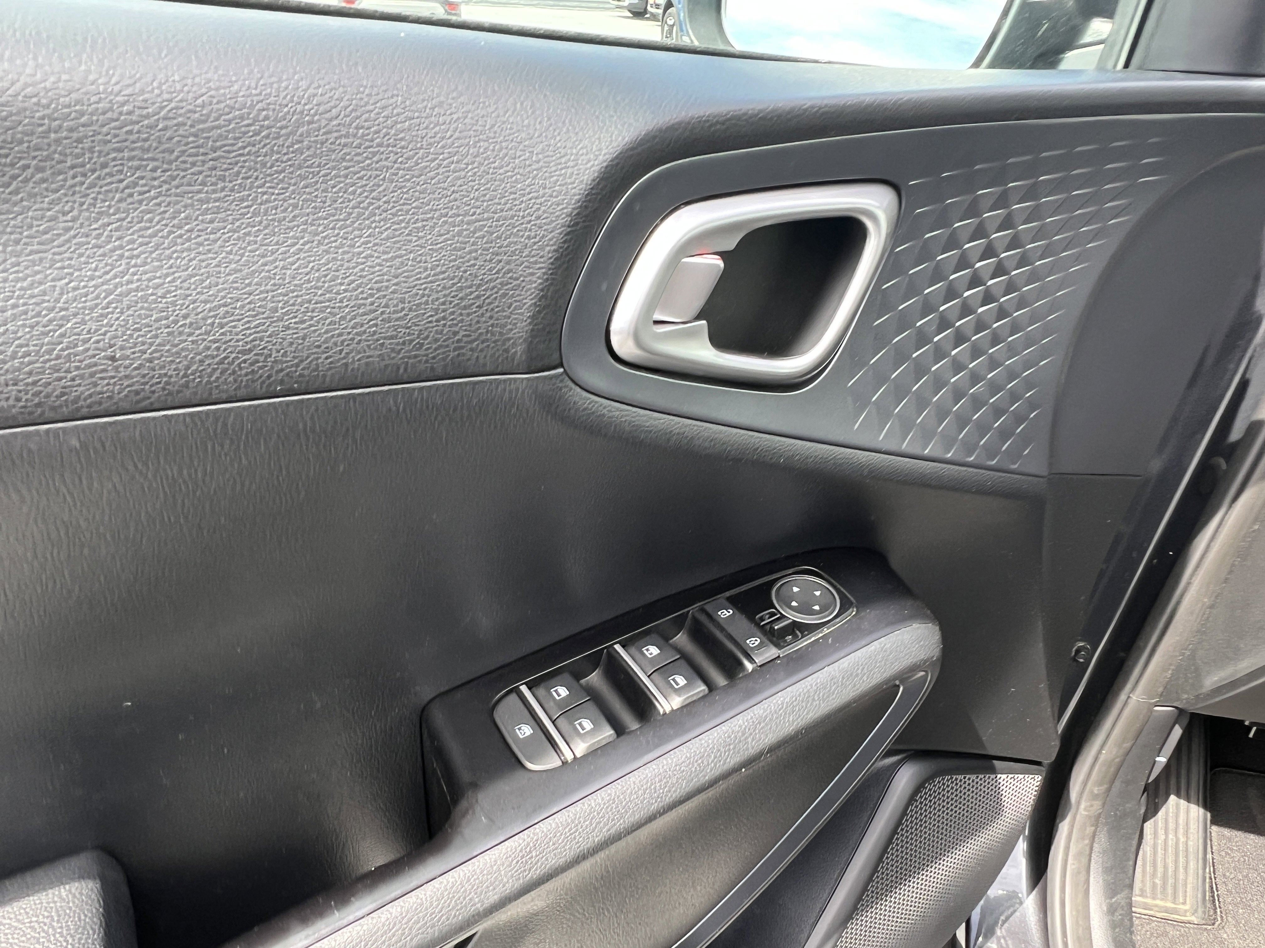 Certified 2021 Kia Soul S image 23