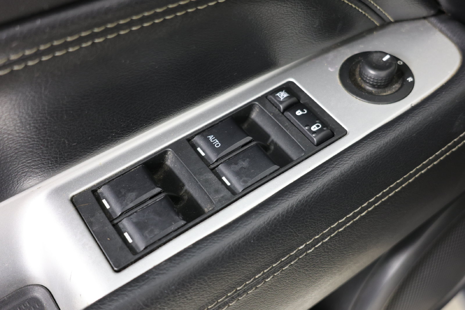 Used 2015 Jeep Compass Latitude w/ Sun/Sound Group FWD image 19