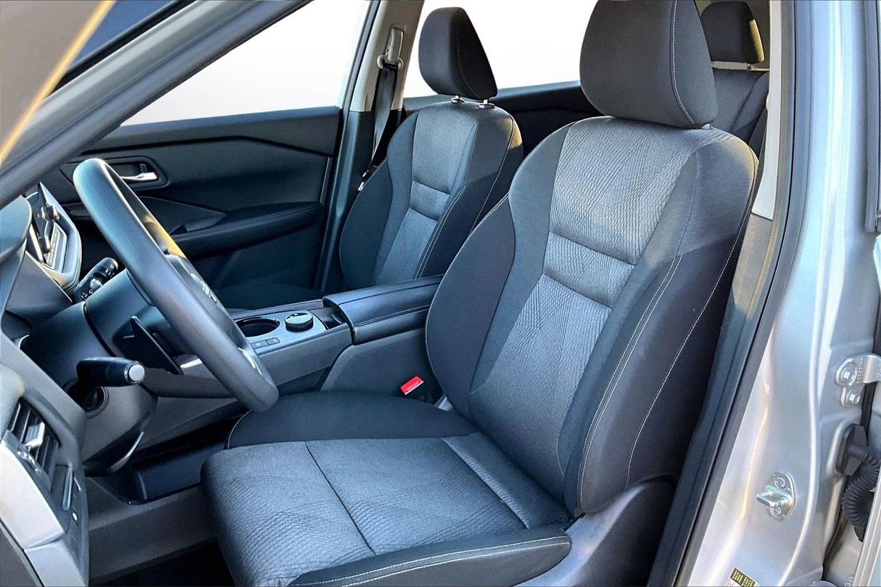 Used 2024 Nissan Rogue SV image 19