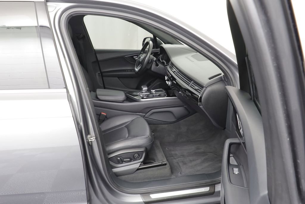 Used 2017 Audi Q7 3.0T Prestige w/ Prestige Package image 21