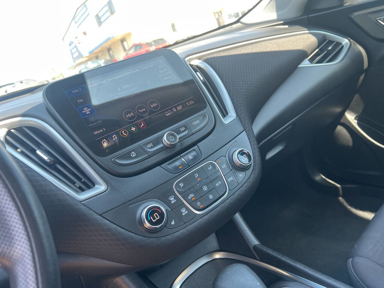 Used 2022 Chevrolet Malibu LT FWD image 16