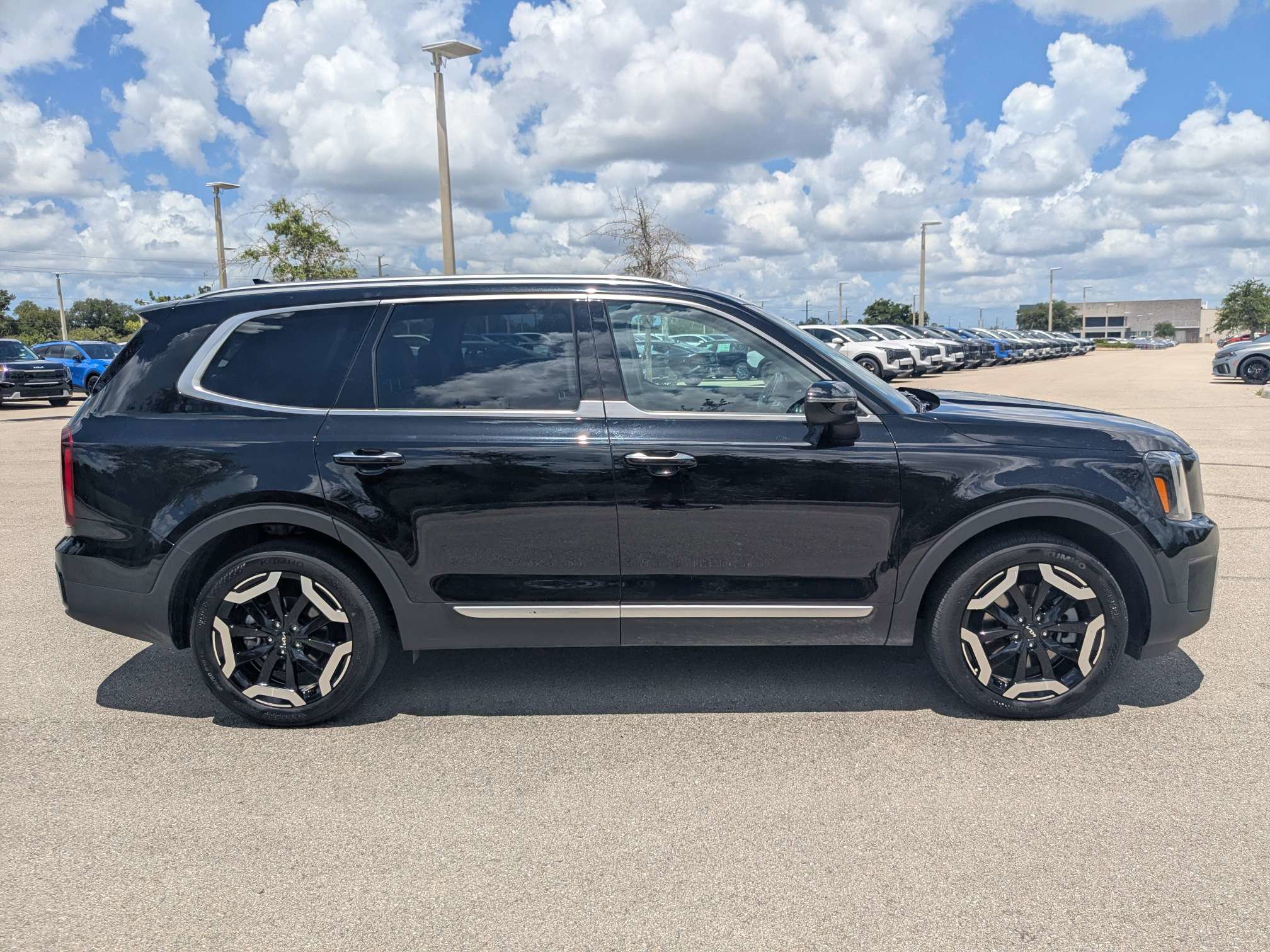 Certified 2025 Kia Telluride S FWD image 4