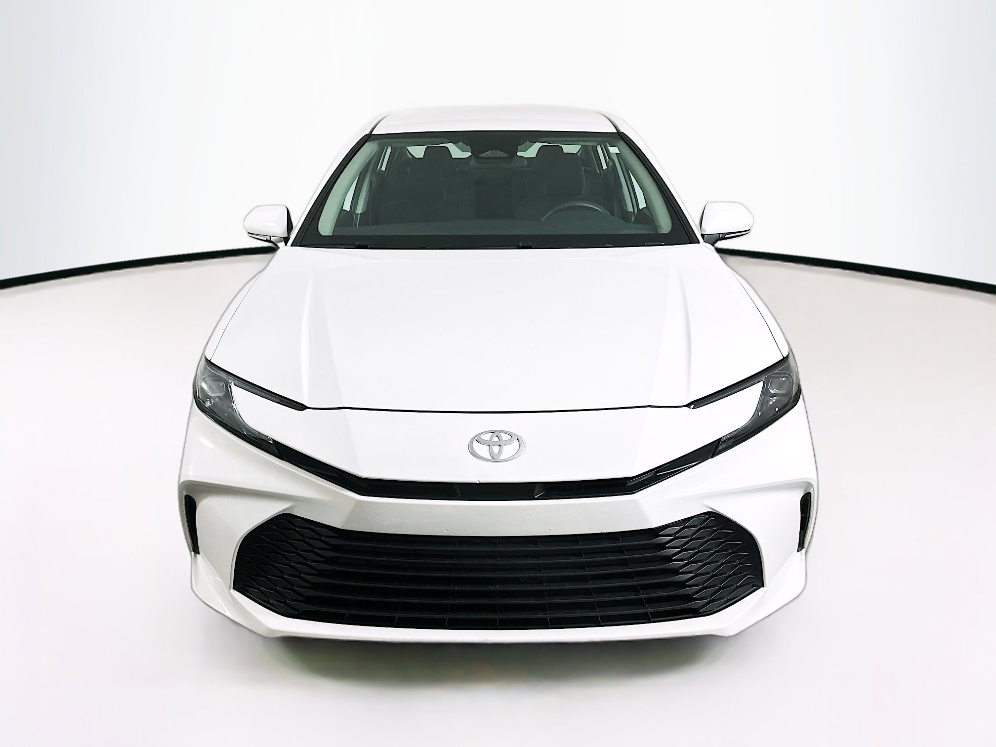 Used 2025 Toyota Camry LE image 2