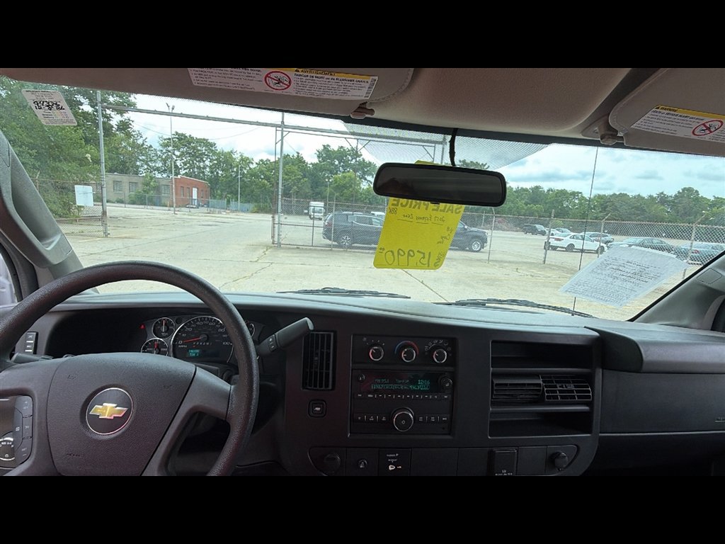 Used 2017 Chevrolet Express 2500 RWD image 9