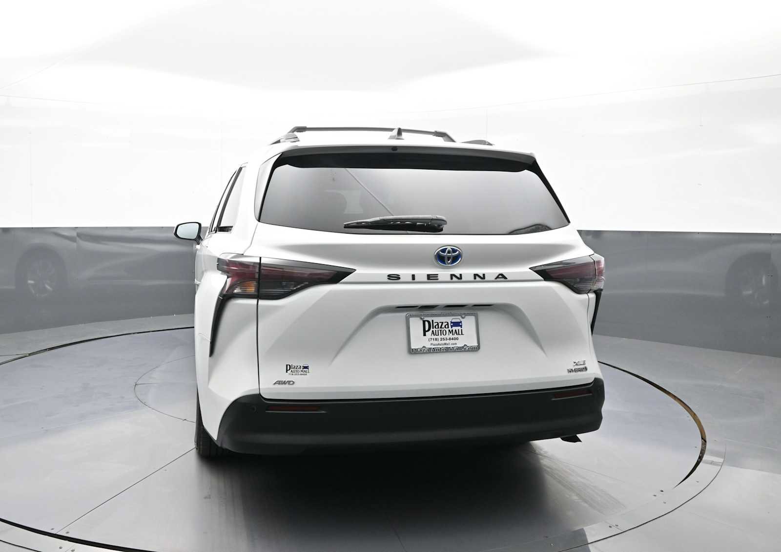 Used 2024 Toyota Sienna XLE w/ XLE Plus Package AWD/4WD image 7