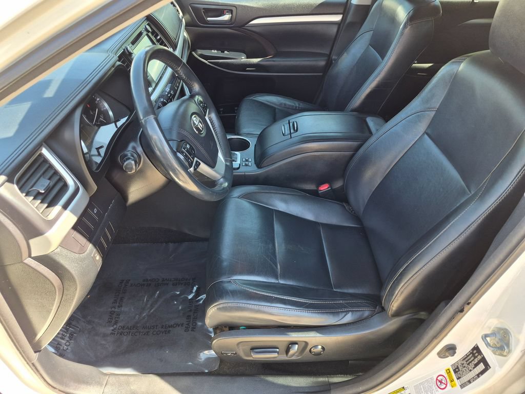 Used 2016 Toyota Highlander XLE AWD/4WD image 16