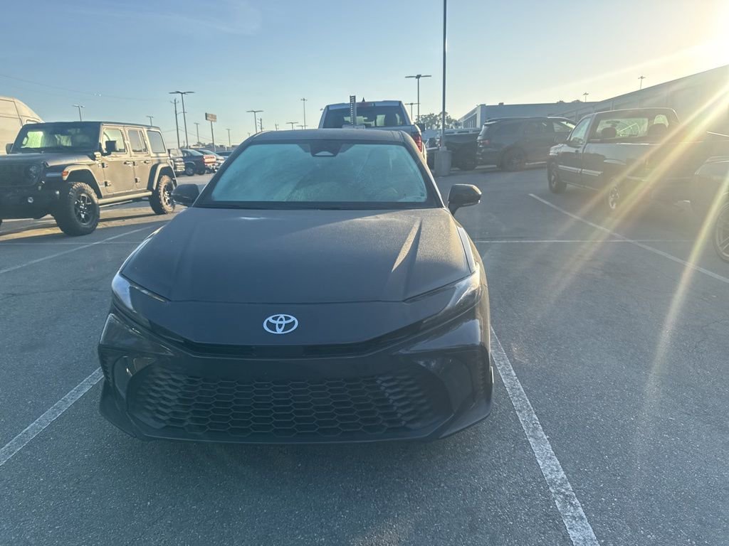 Used 2025 Toyota Camry SE image 2
