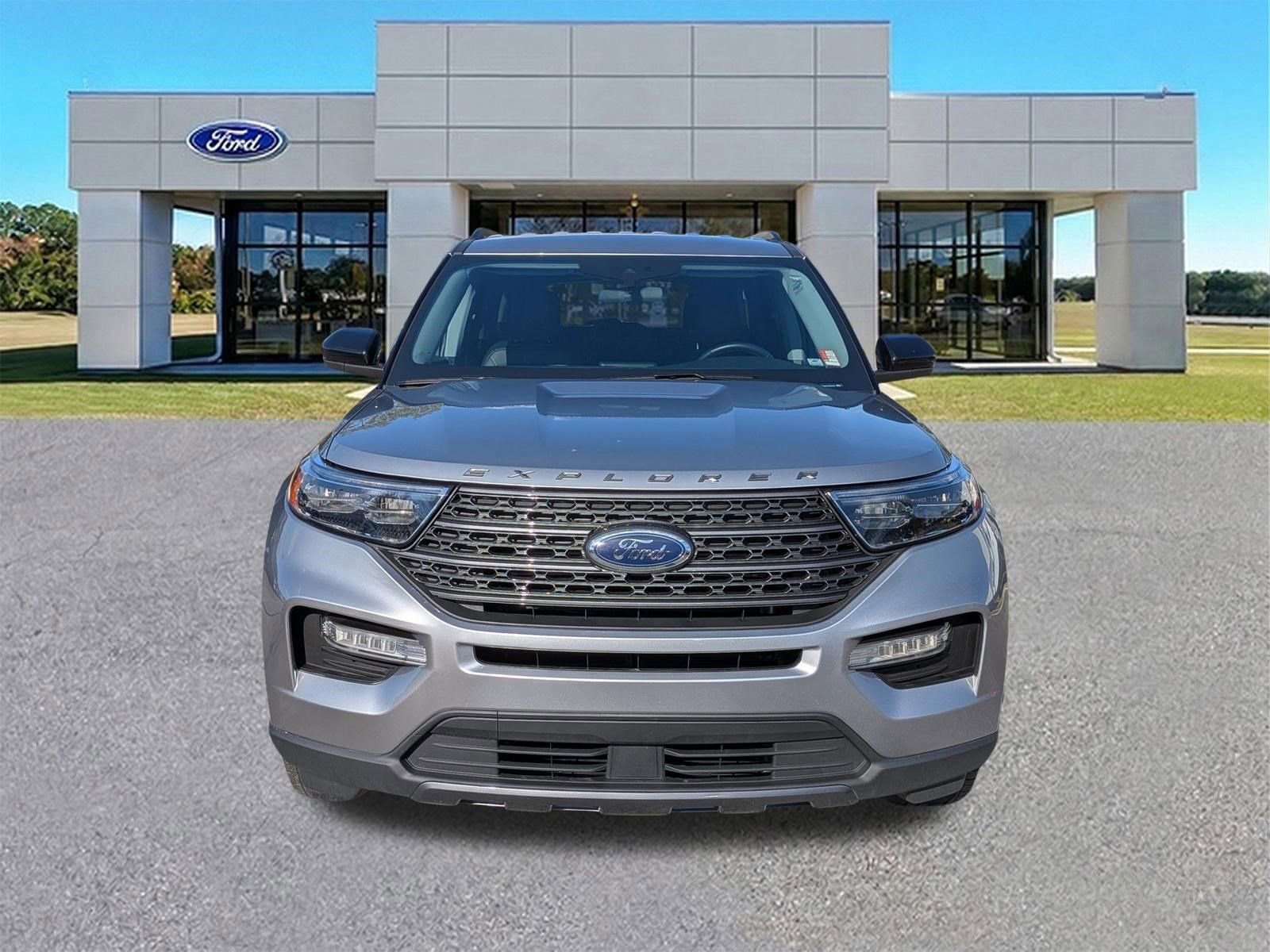 Certified 2022 Ford Explorer XLT w/ Equipment Group 202A image 9