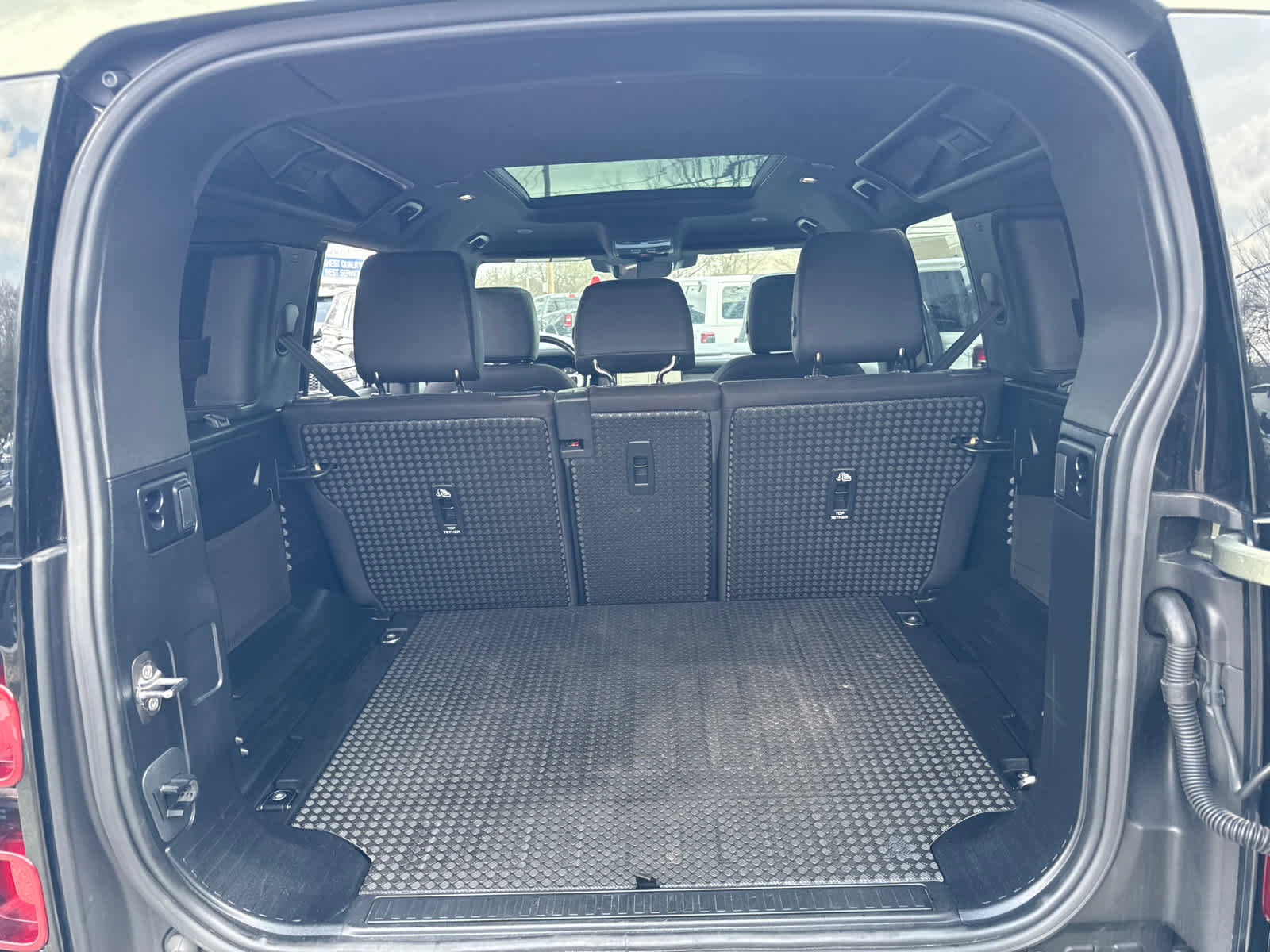 Used 2025 Land Rover Defender 110 S image 34