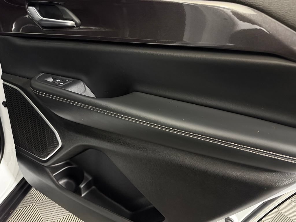 Certified 2022 Jeep Grand Cherokee L Laredo RWD image 32