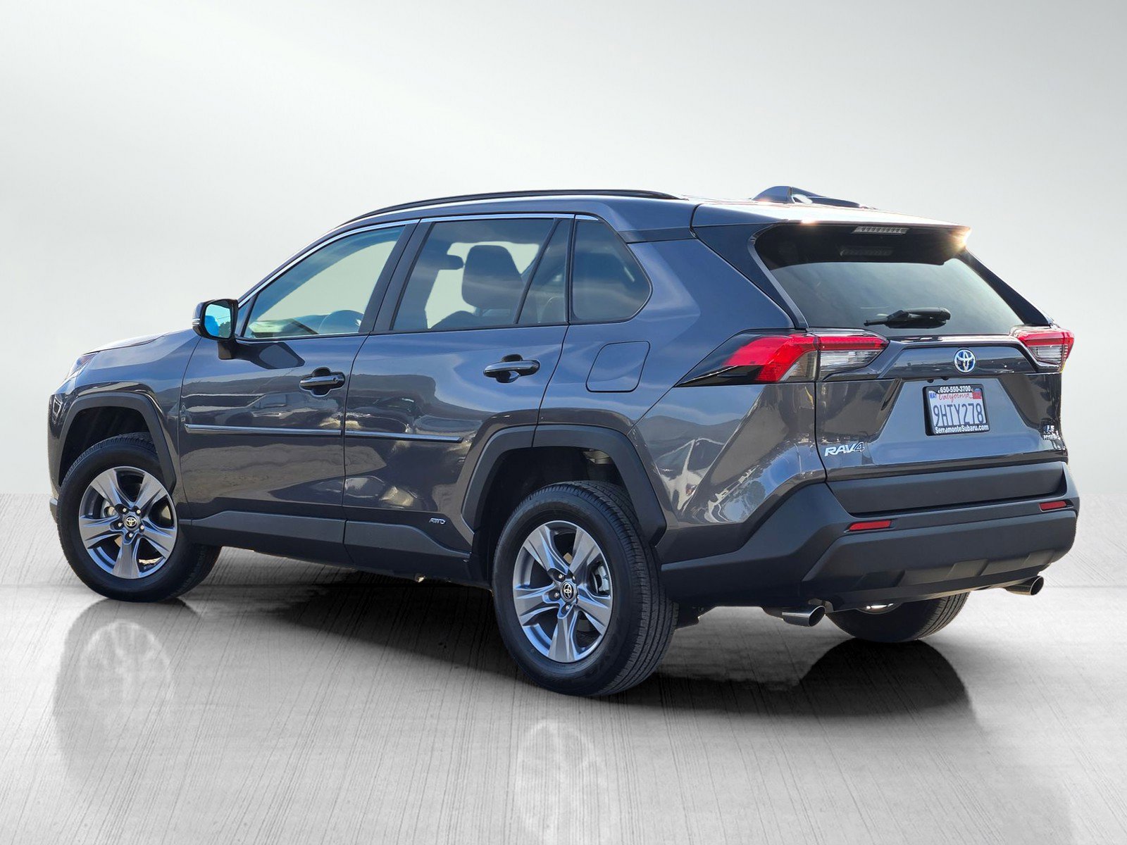 Used 2022 Toyota RAV4 LE image 6