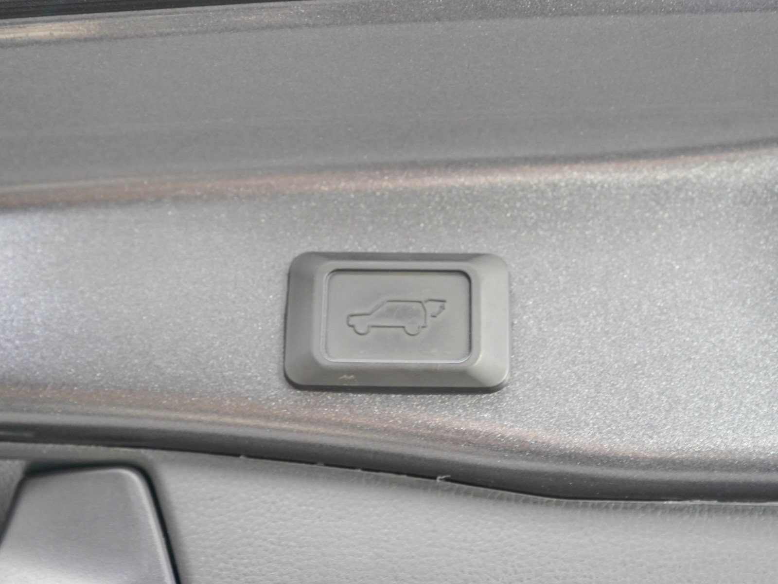 Used 2023 Toyota RAV4 XLE w/ Convenience Package AWD/4WD image 11