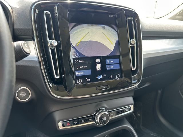 Used 2020 Volvo XC40 T5 Momentum w/ Protection Package Premier image 22