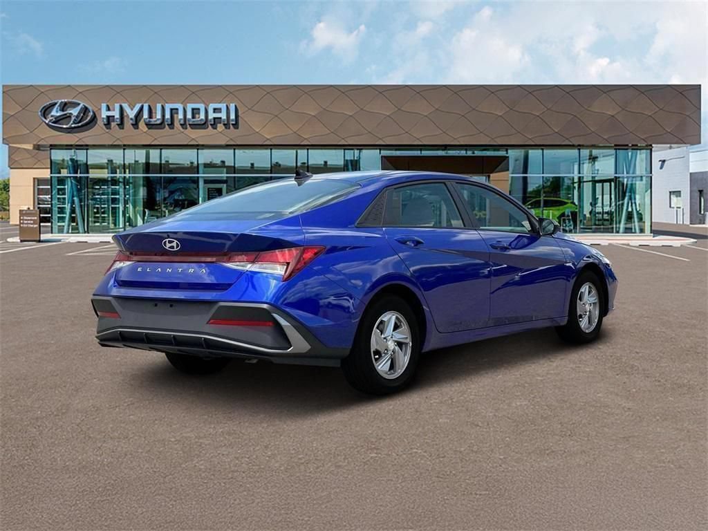 New 2025 Hyundai Elantra SE FWD image 7
