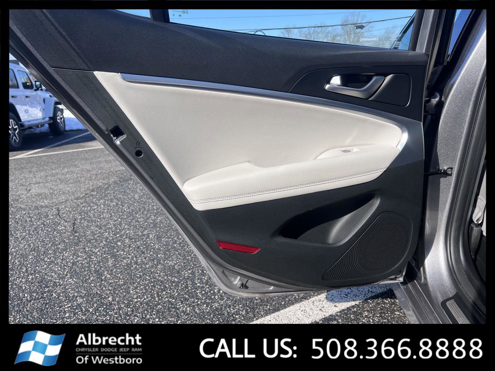 Used 2025 Genesis G70 2.5T image 14