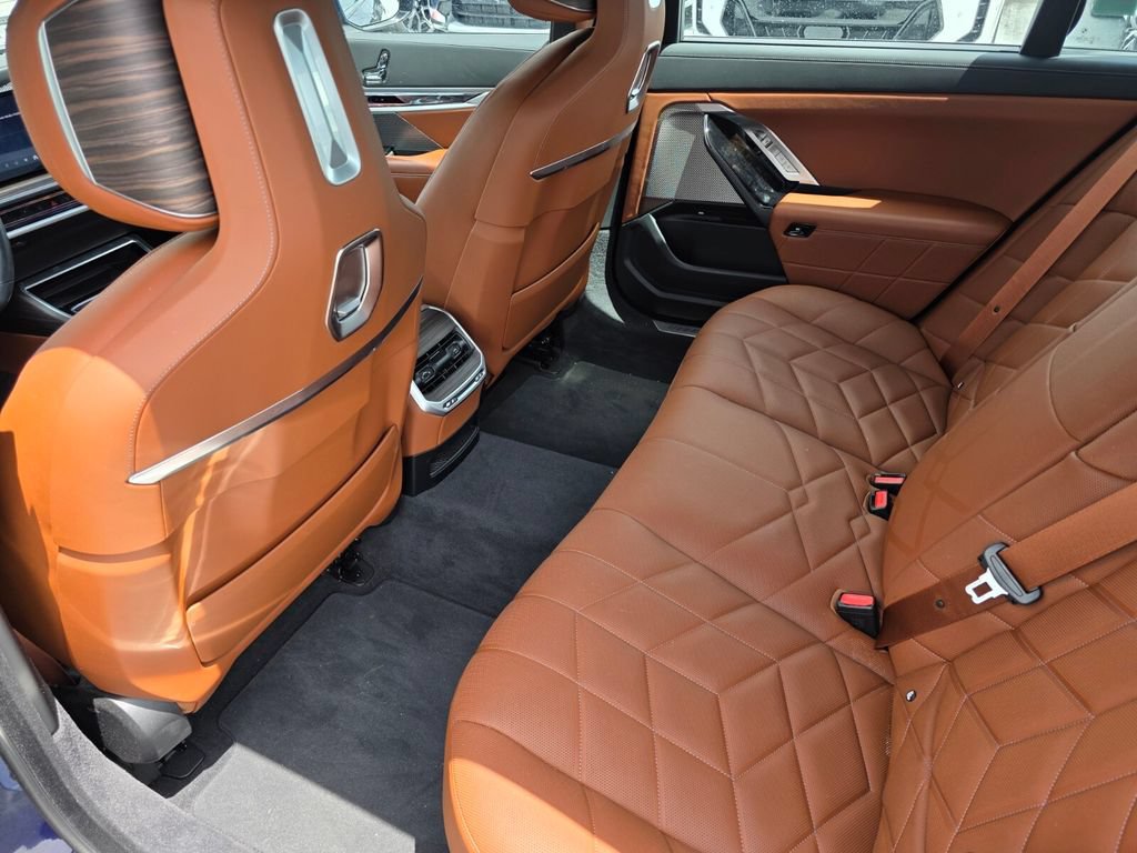 Certified 2023 BMW 760i xDrive AWD/4WD image 13