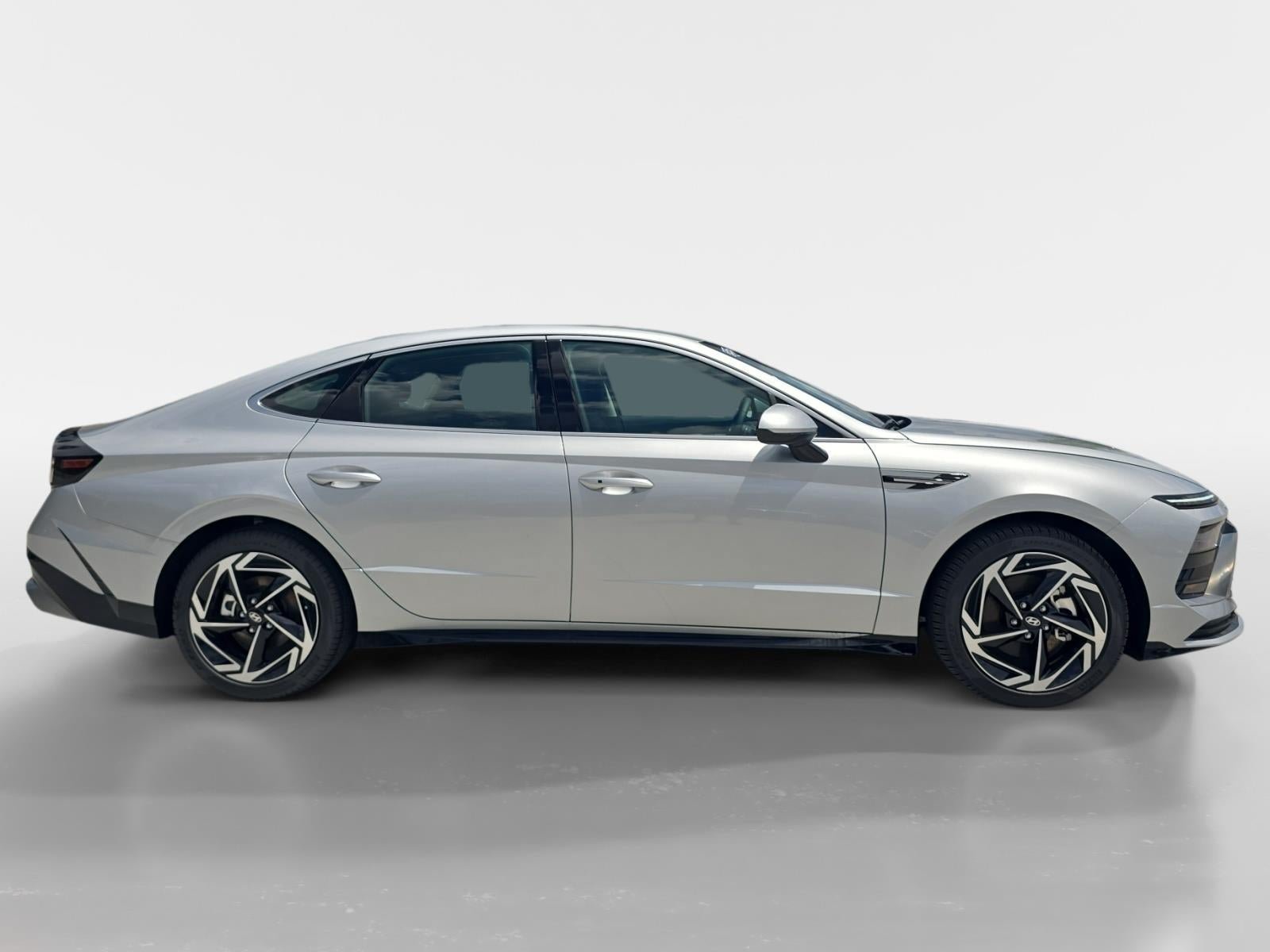 New 2026 Hyundai Sonata SEL FWD image 2