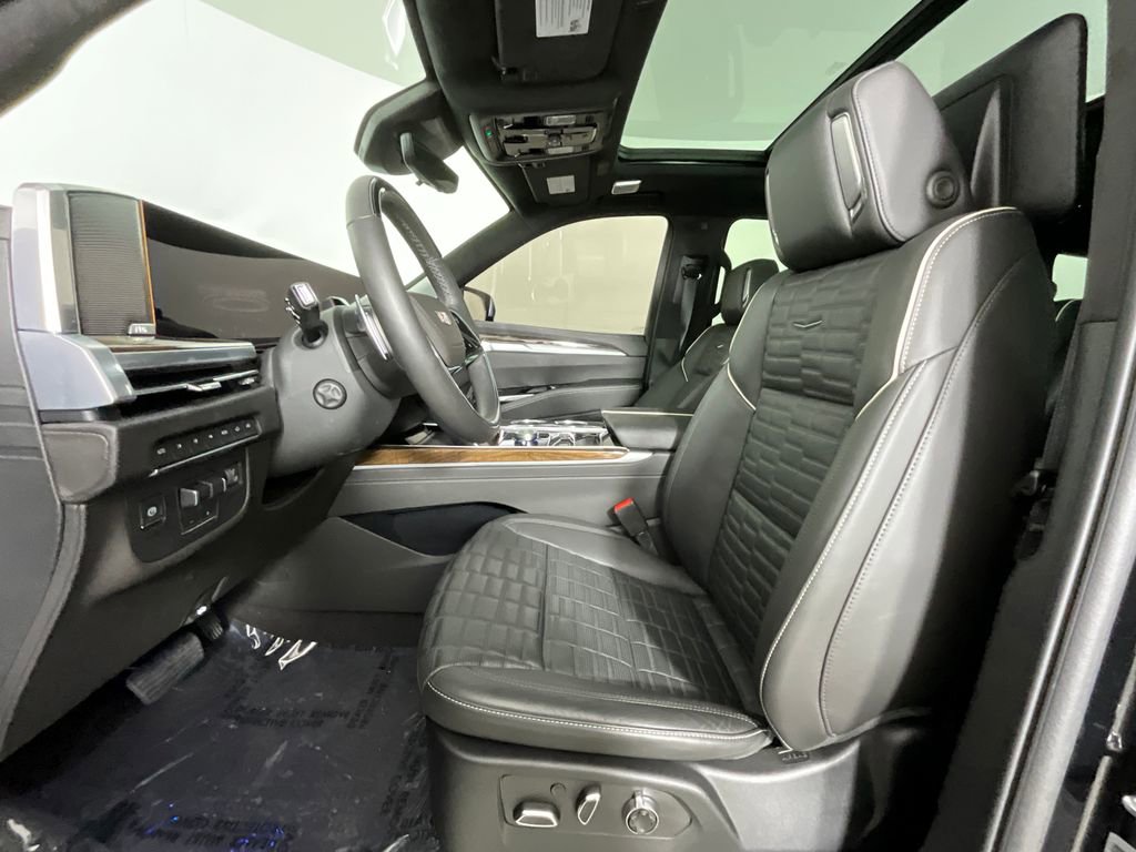 Used 2025 Cadillac Escalade ESV Sport Platinum image 16