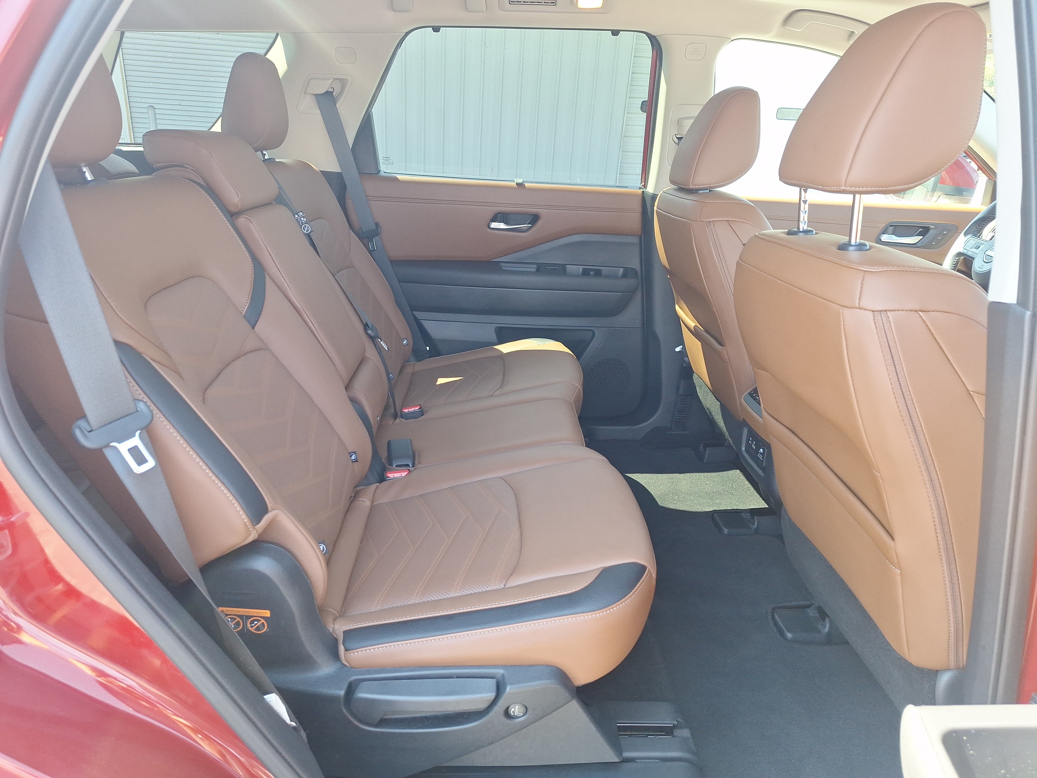 Used 2025 Nissan Pathfinder Platinum w/ Cargo Package FWD image 14