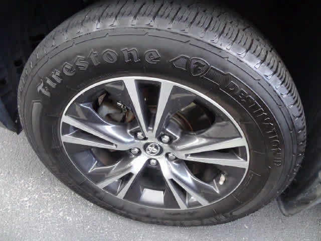 Used 2019 Toyota Highlander LE AWD/4WD image 13