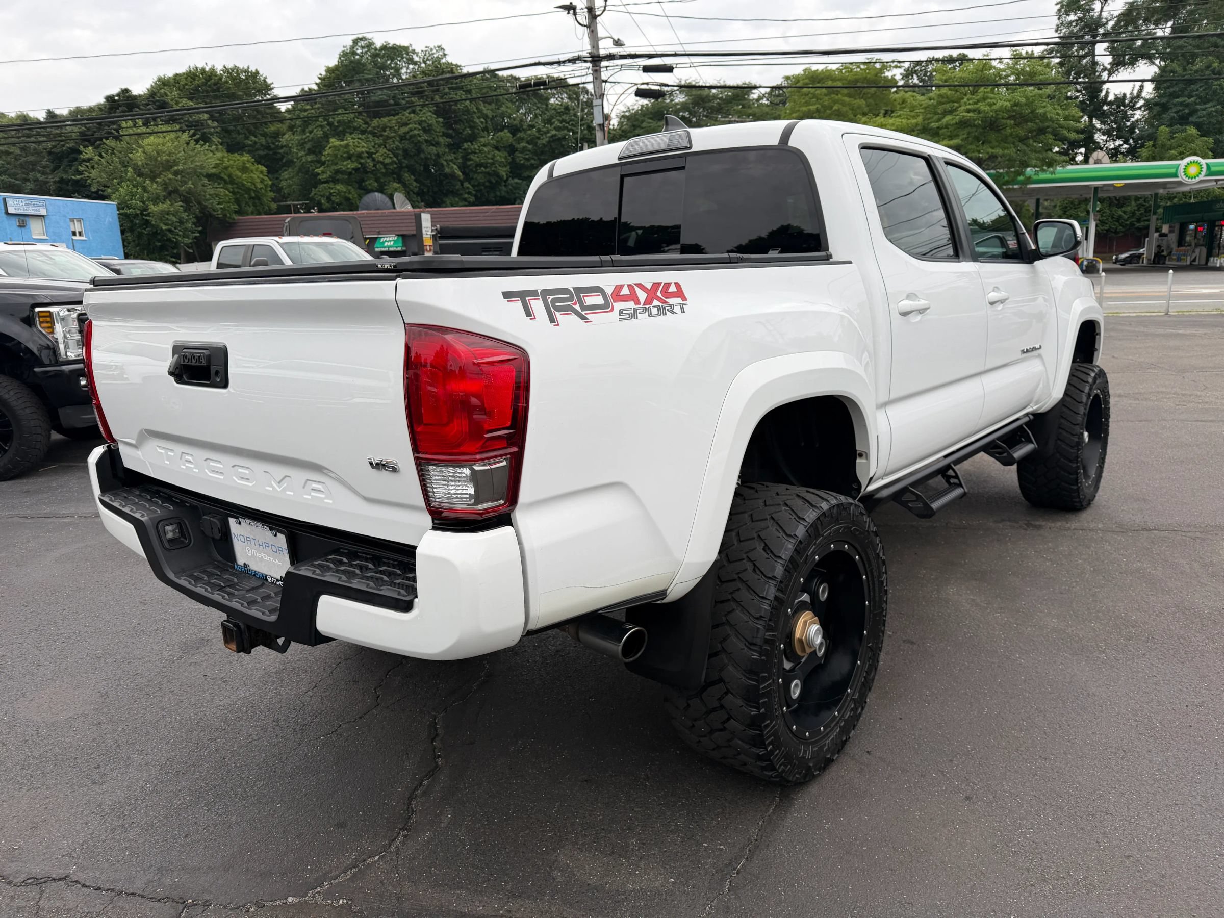 Used 2017 Toyota Tacoma SR AWD/4WD image 6