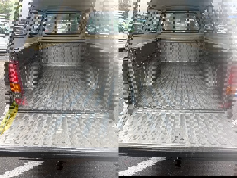 Used 2001 Chevrolet Silverado 2500 4x4 Crew Cab image 14