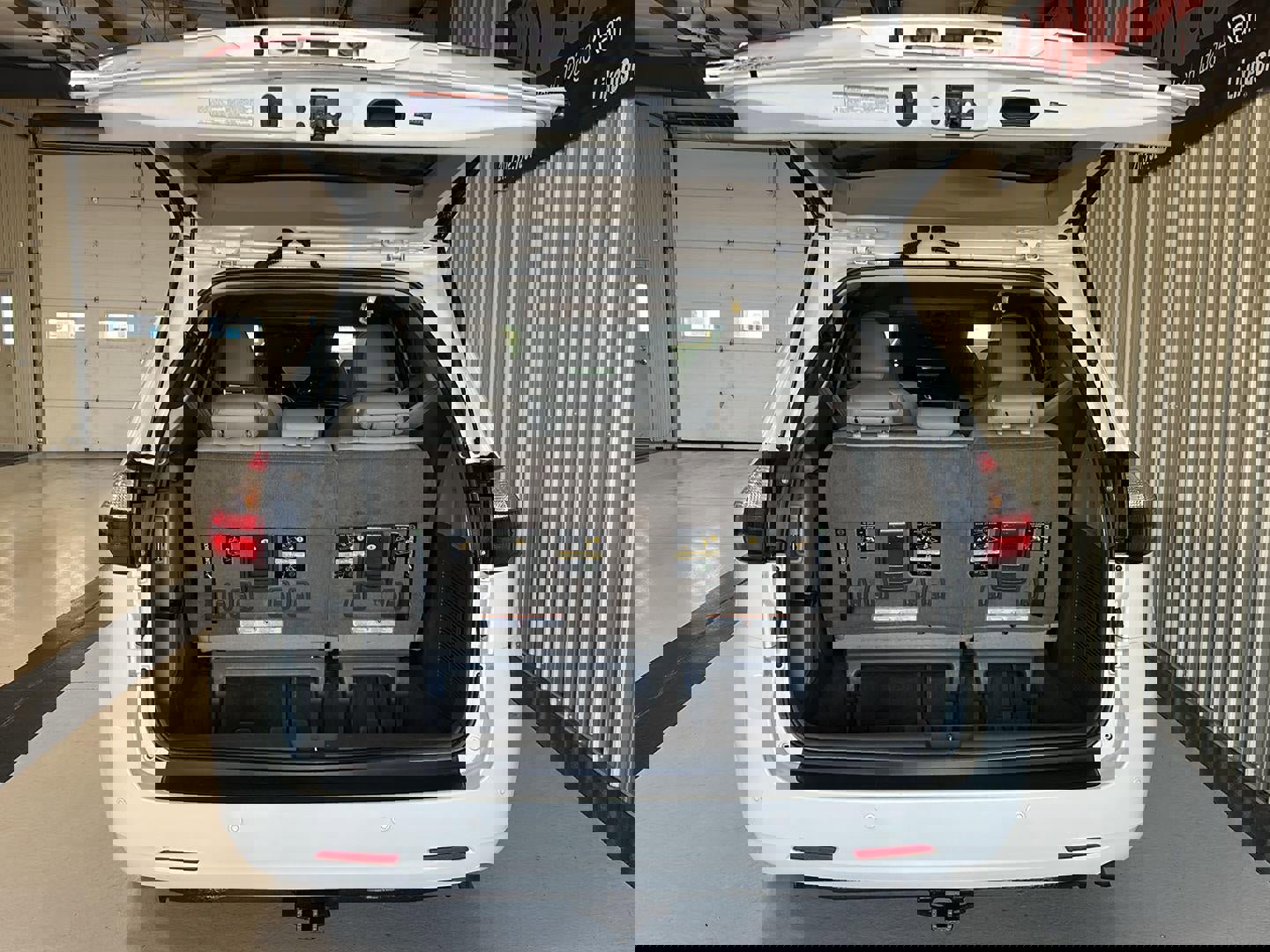 Used 2015 Toyota Sienna XLE w/ XLE Navigation Package FWD image 9