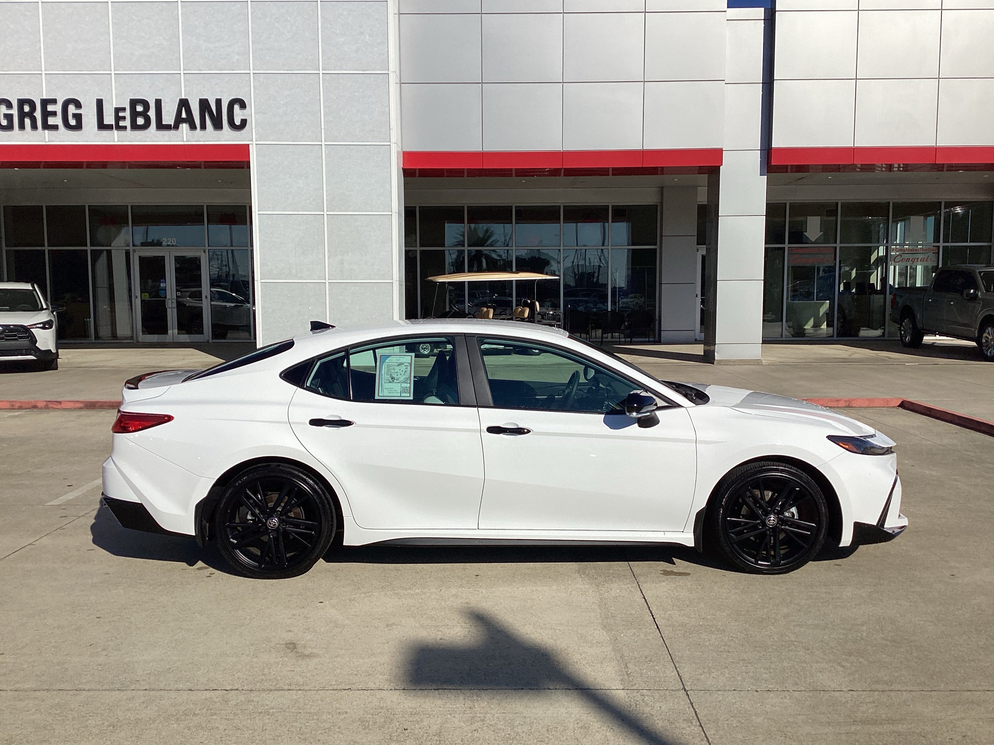 Used 2026 Toyota Camry Hybrid w/ Multimedia Upgrade Package FWD image 8
