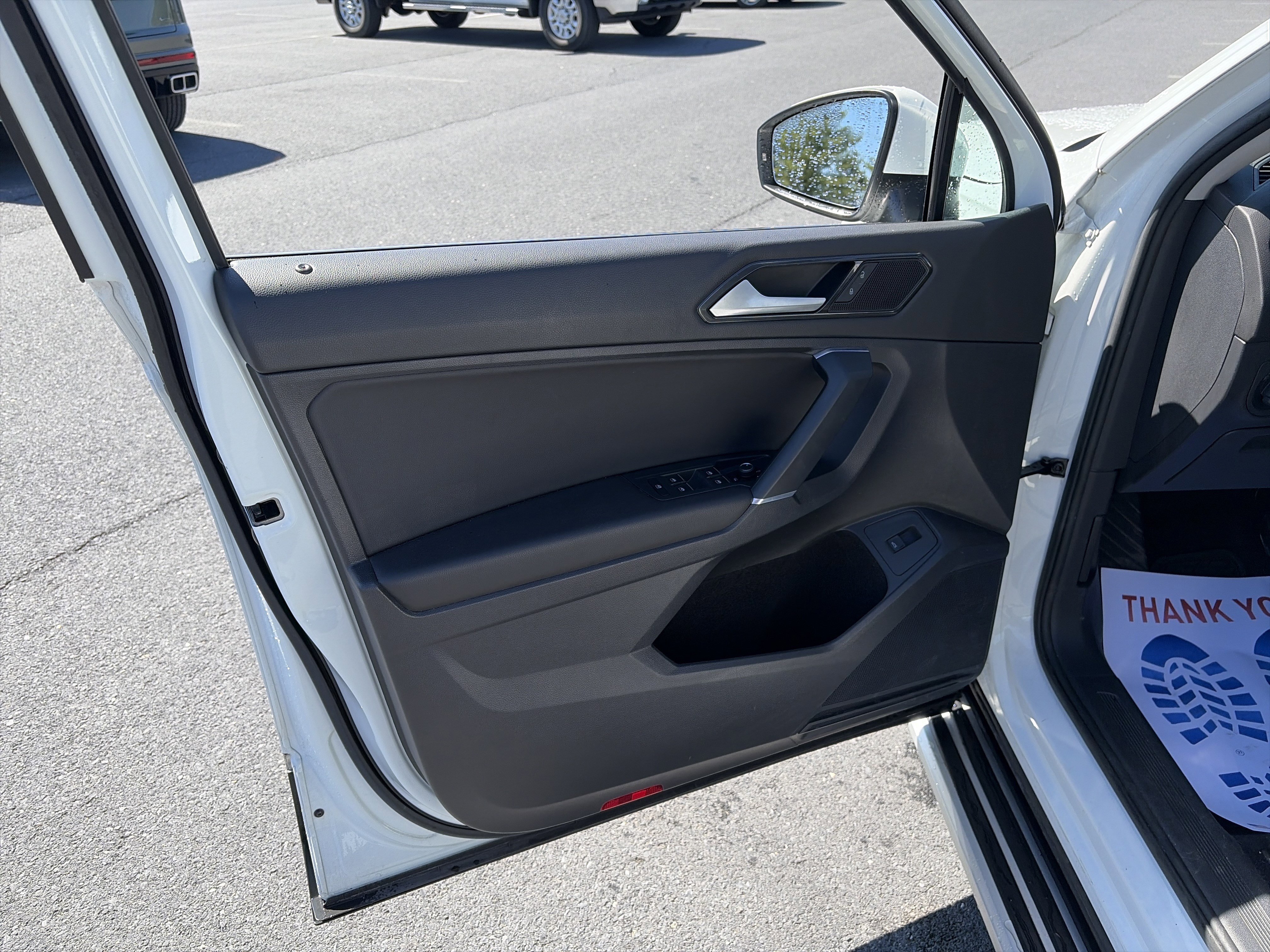 Used 2018 Volkswagen Tiguan SEL w/ 3rd Row Seat Package image 15