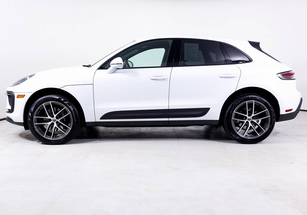 Used 2025 Porsche Macan image 2