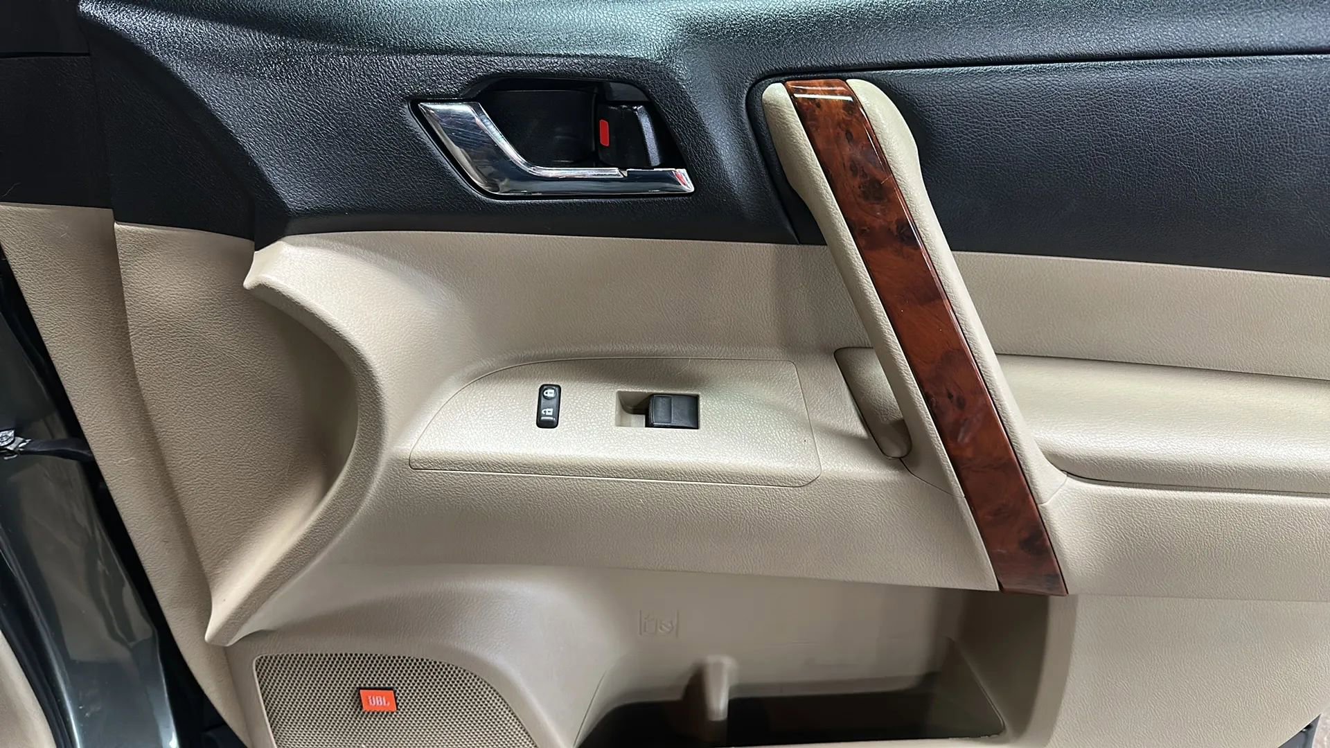 Used 2013 Toyota Highlander Limited image 20